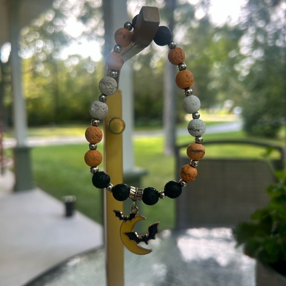 ☀️Halloween Moon and Bat Charm Beaded Bracelet.